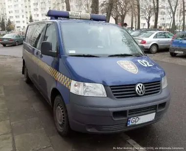 Park Miejski pod kontrolą. Strażnicy sprawdzili plac zabaw przed wakacjami